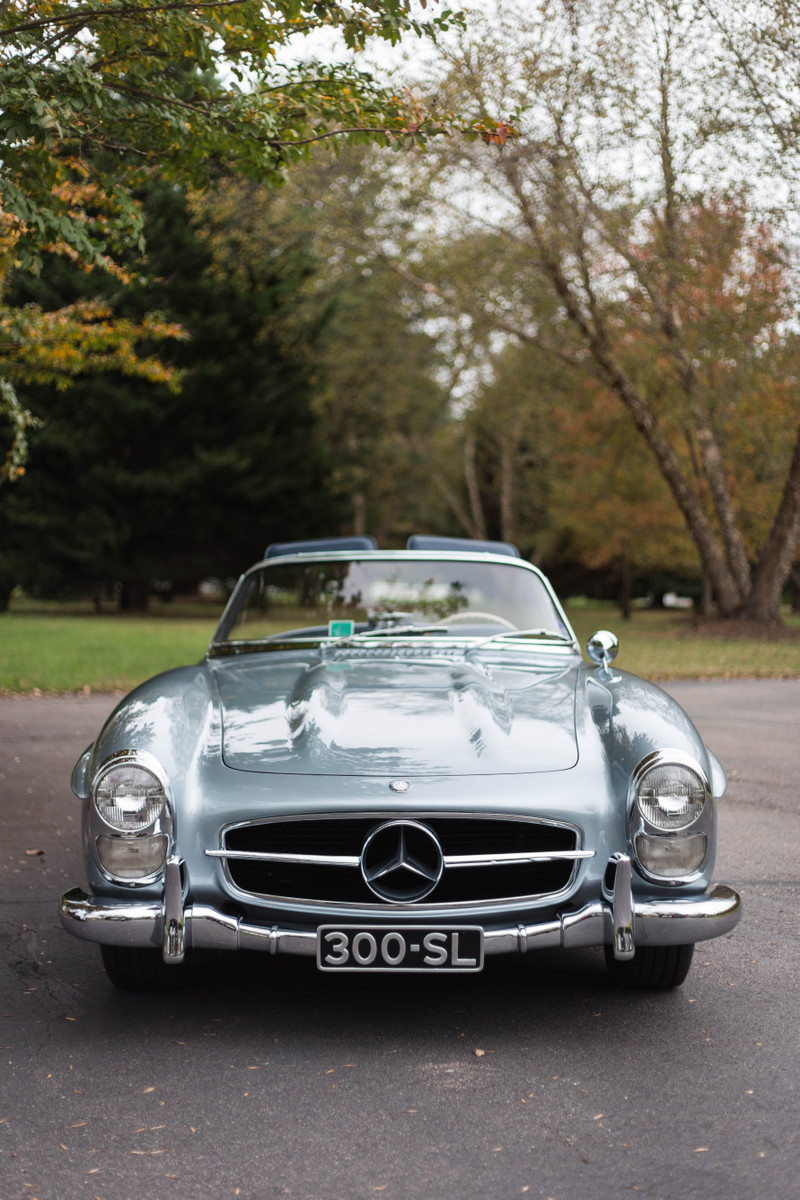 Illustration for article titled The Mercedes-AMG GT C Roadster And Mercedes-Benz 300SL Roadster Both Hail From A Golden Age